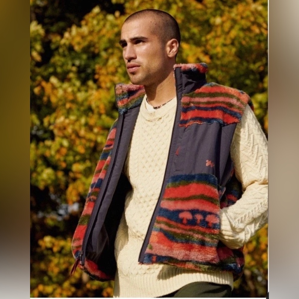 Urban Outfitters Without Walls Multicolor Rainbow Mushroom Fleece Vest Mens‎ L